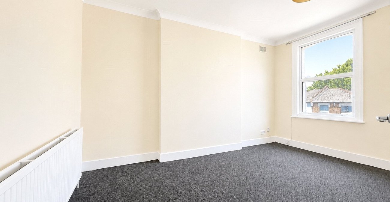 2 bedroom property for sale in London | Robinson Jackson