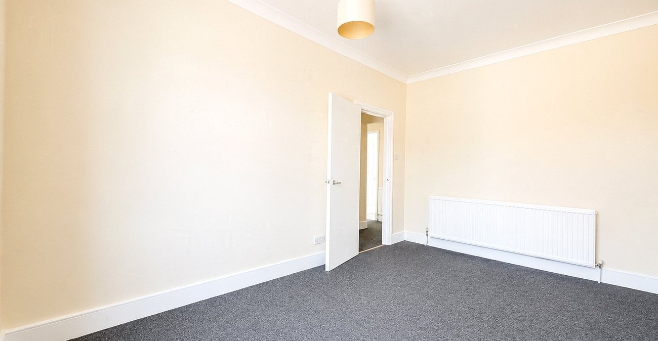 2 bedroom property for sale in London | Robinson Jackson