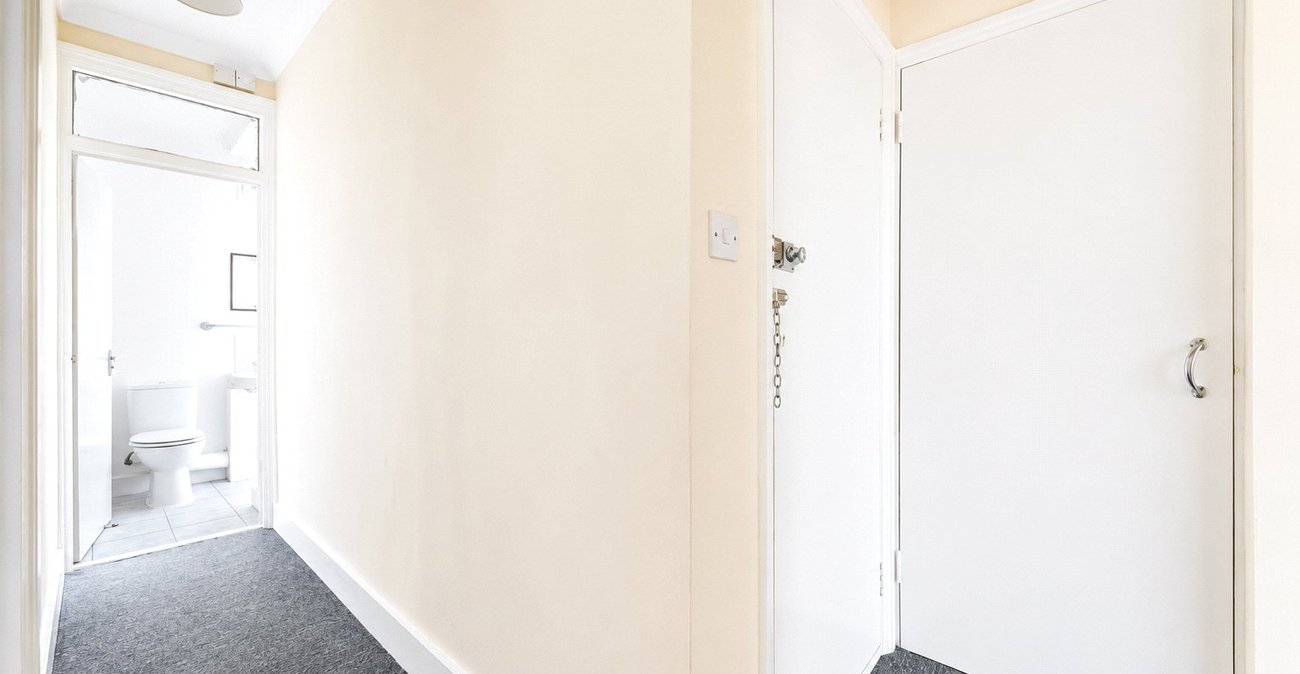 2 bedroom property for sale in London | Robinson Jackson