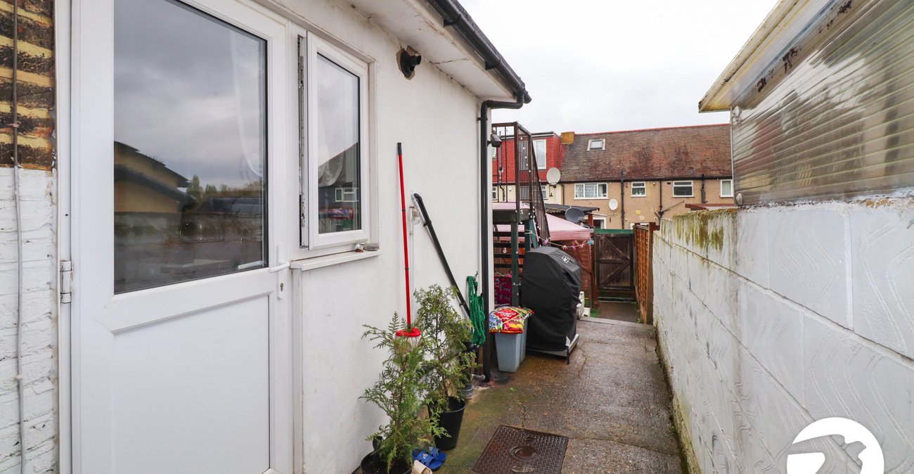 2 bedroom property for sale in Belvedere | Robinson Jackson