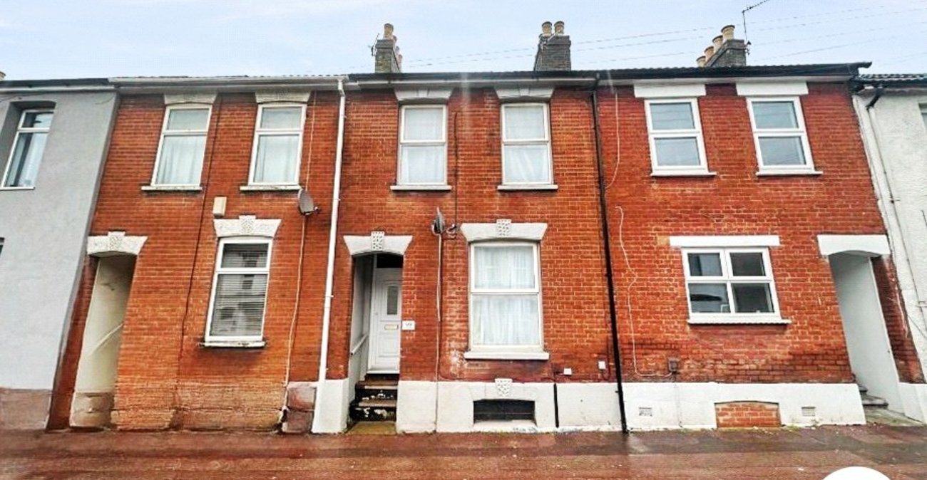 2 bedroom house for sale in Chatham | Robinson Michael & Jackson