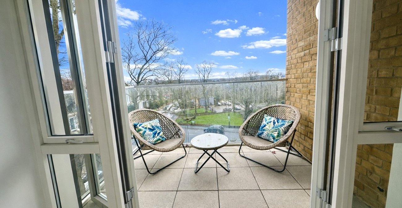 3 bedroom property for sale in Middleton Way | Robinson Jackson