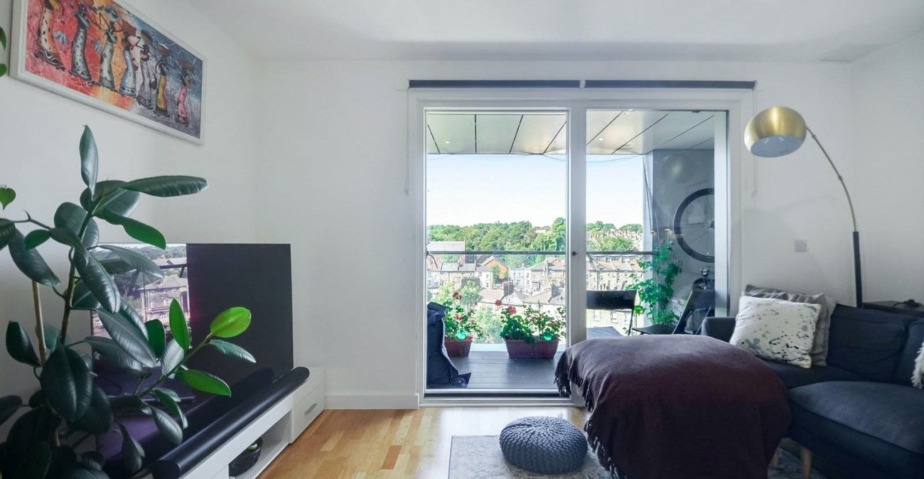 2 bedroom property for sale in London | Robinson Jackson