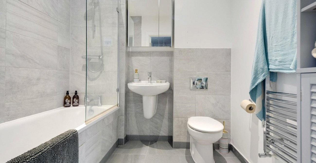 2 bedroom property for sale in London | Robinson Jackson