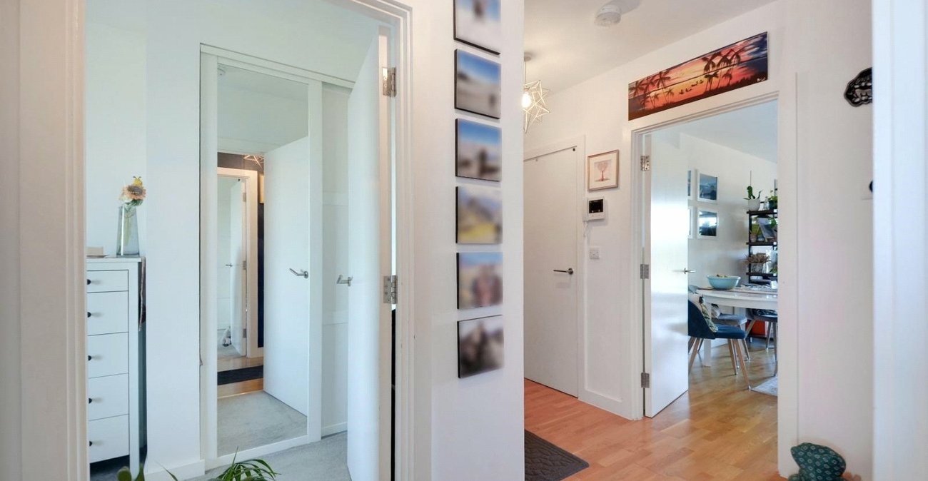 2 bedroom property for sale in London | Robinson Jackson