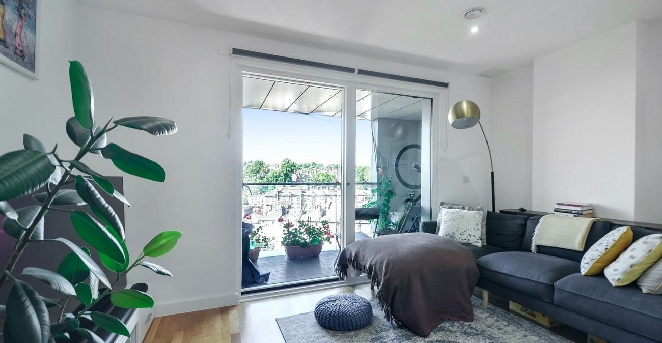 2 bedroom property for sale in London | Robinson Jackson