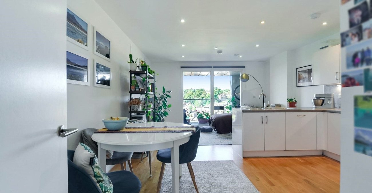 2 bedroom property for sale in London | Robinson Jackson