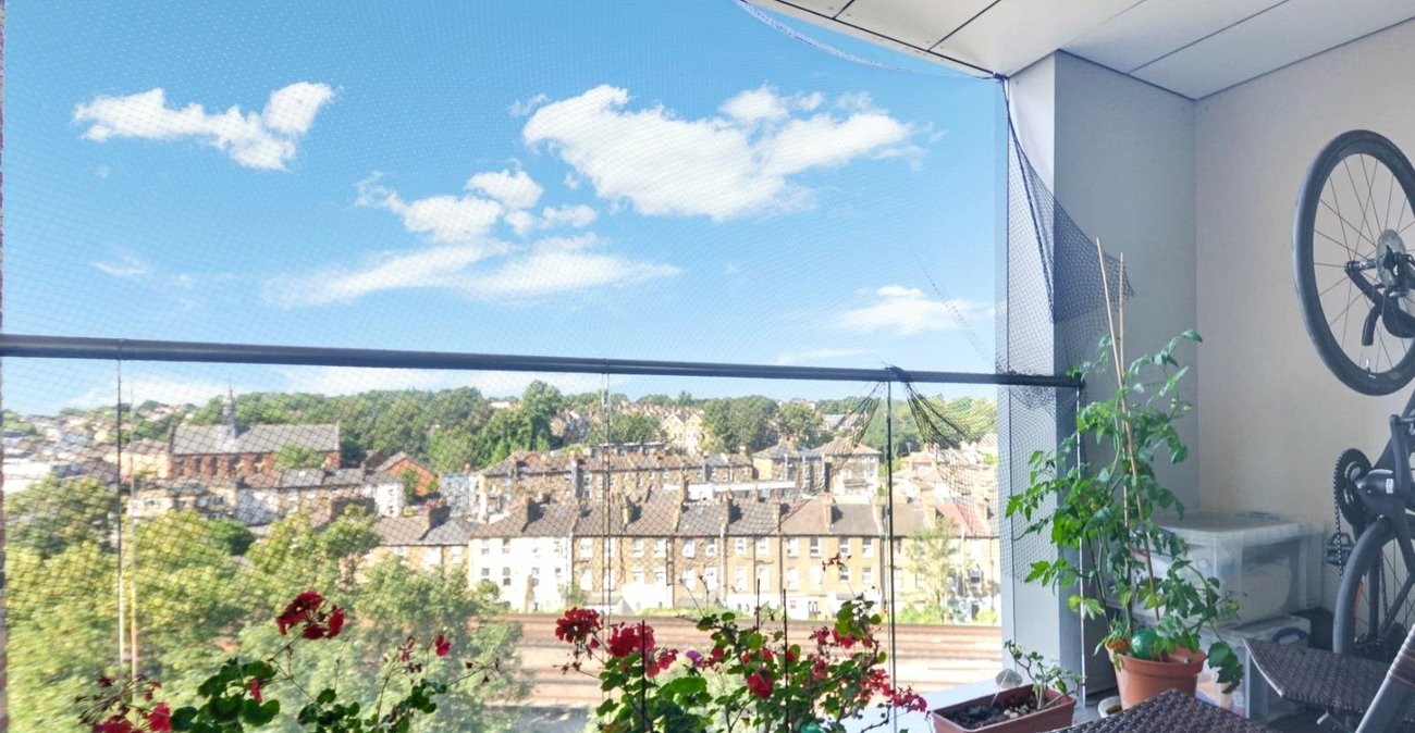 2 bedroom property for sale in London | Robinson Jackson