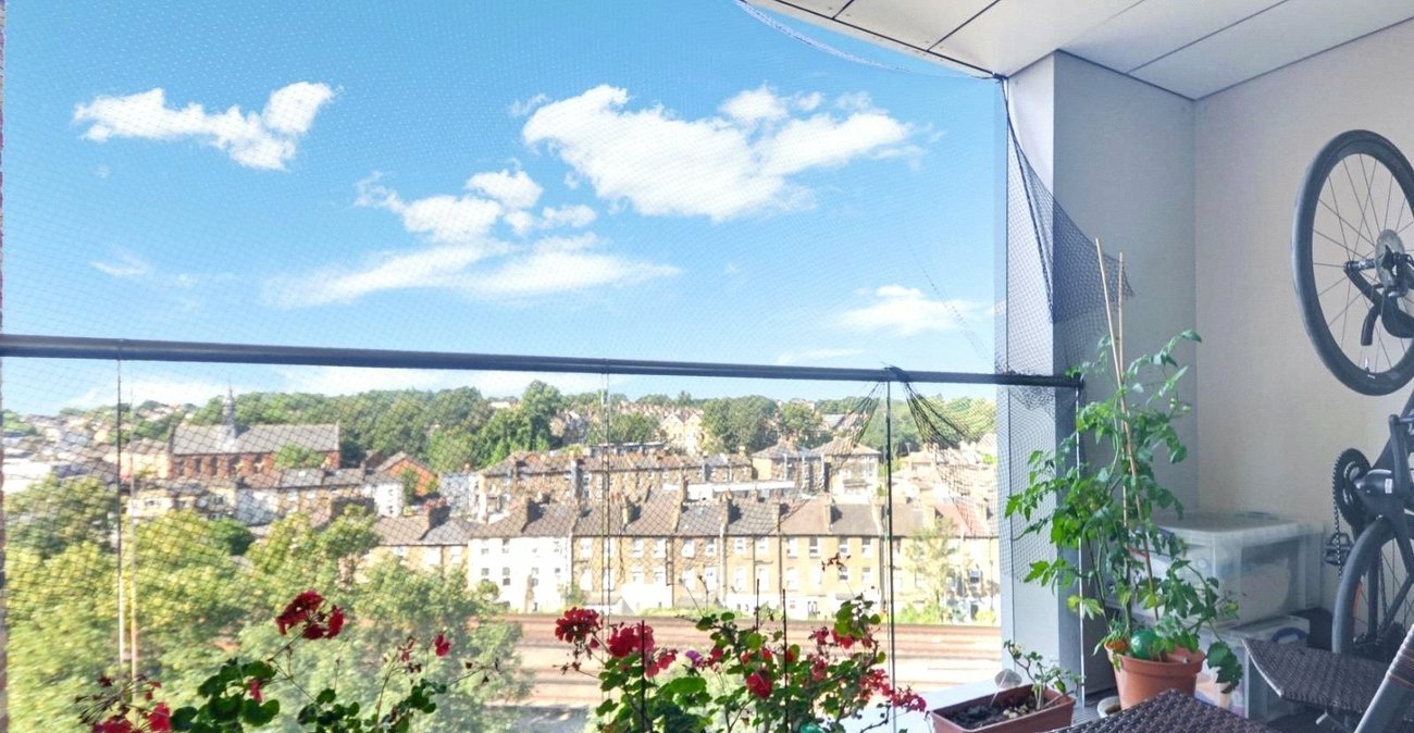 2 bedroom property for sale in London | Robinson Jackson