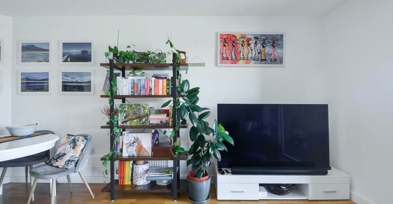 2 bedroom property for sale in London | Robinson Jackson