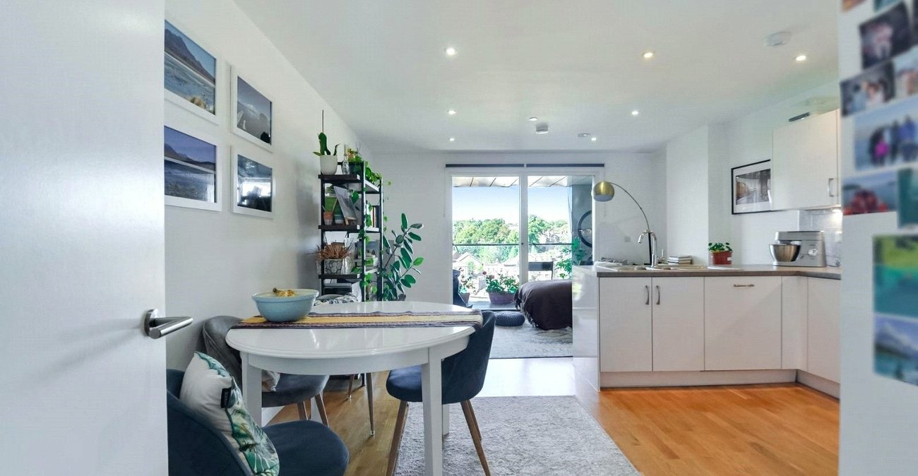 2 bedroom property for sale in London | Robinson Jackson