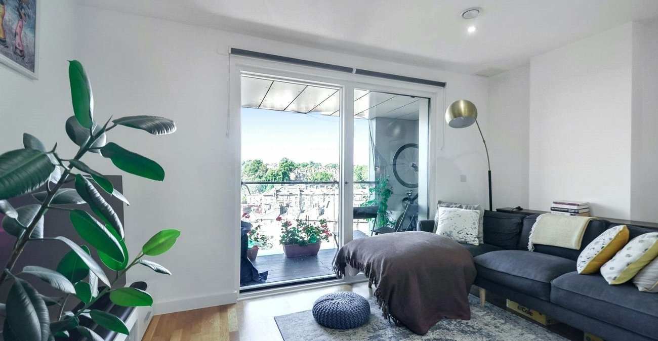 2 bedroom property for sale in London | Robinson Jackson