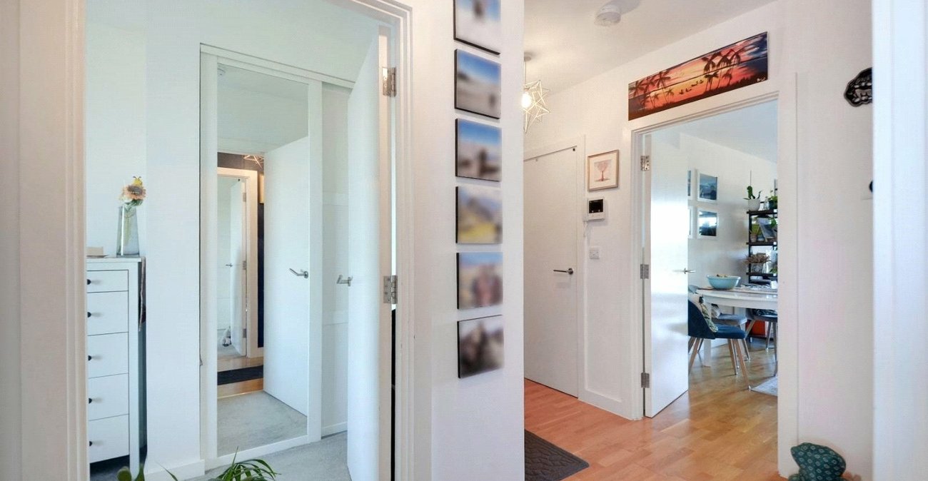 2 bedroom property for sale in London | Robinson Jackson