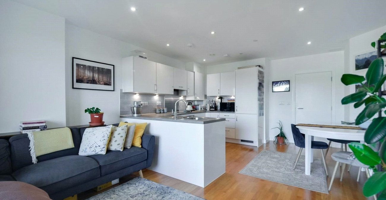2 bedroom property for sale in London | Robinson Jackson