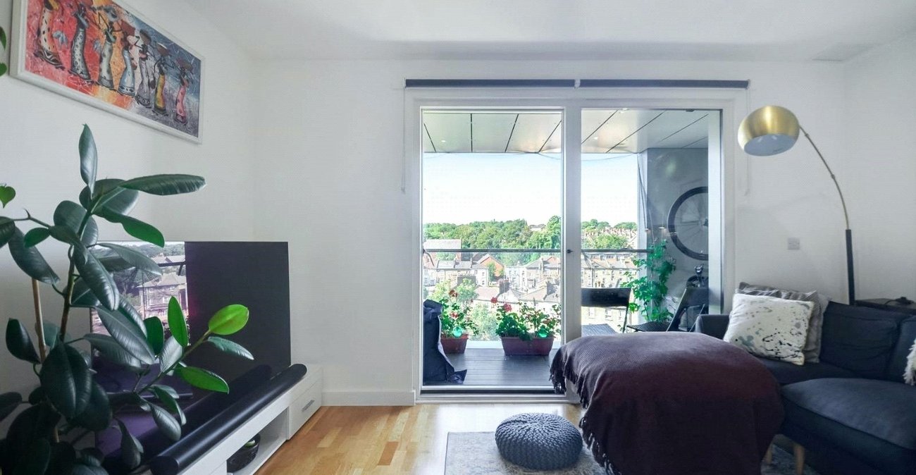 2 bedroom property for sale in London | Robinson Jackson