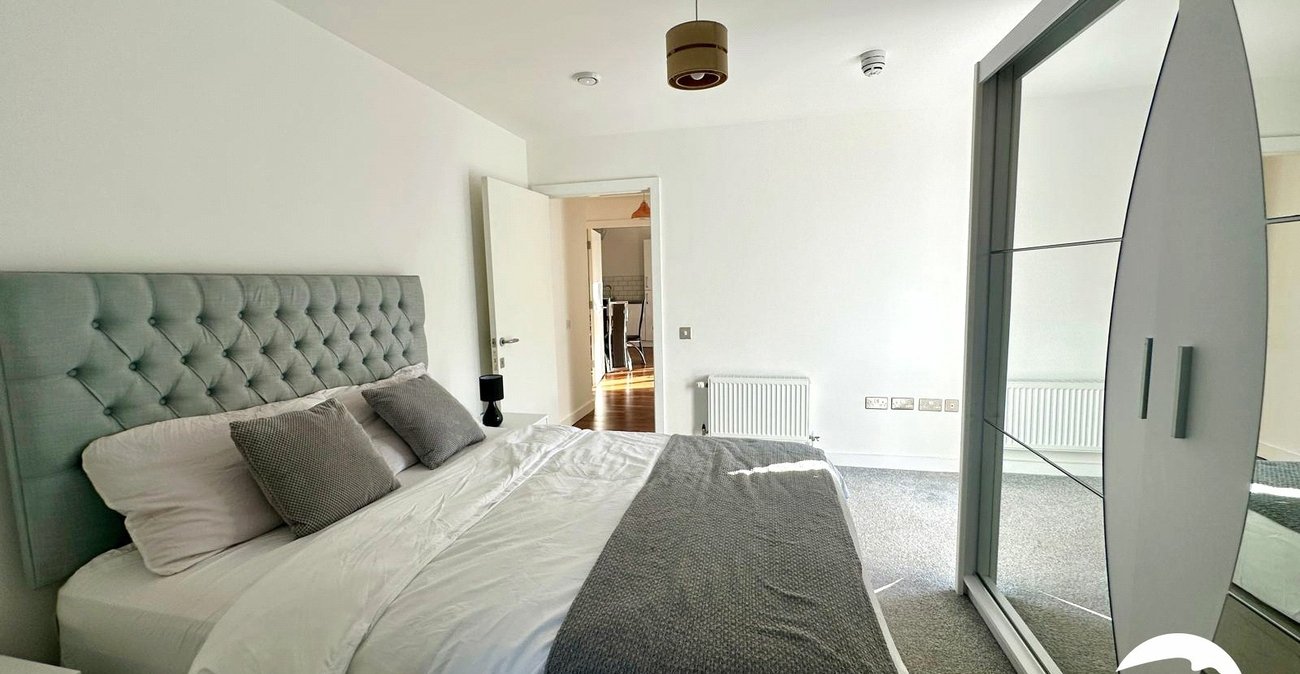 2 bedroom property for sale in London | Robinson Jackson