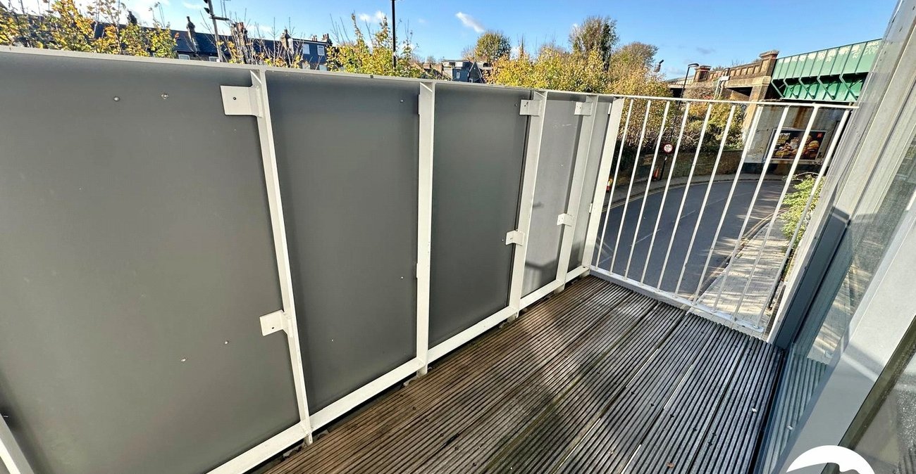 2 bedroom property for sale in London | Robinson Jackson