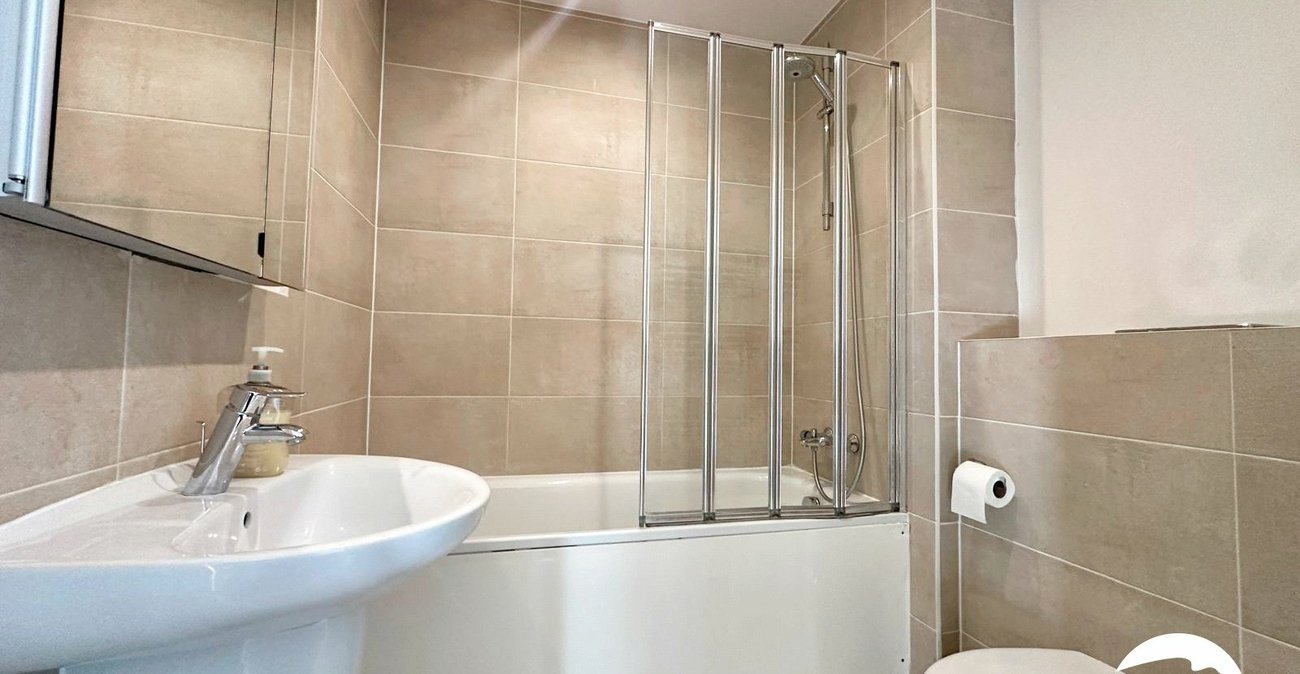 2 bedroom property for sale in London | Robinson Jackson