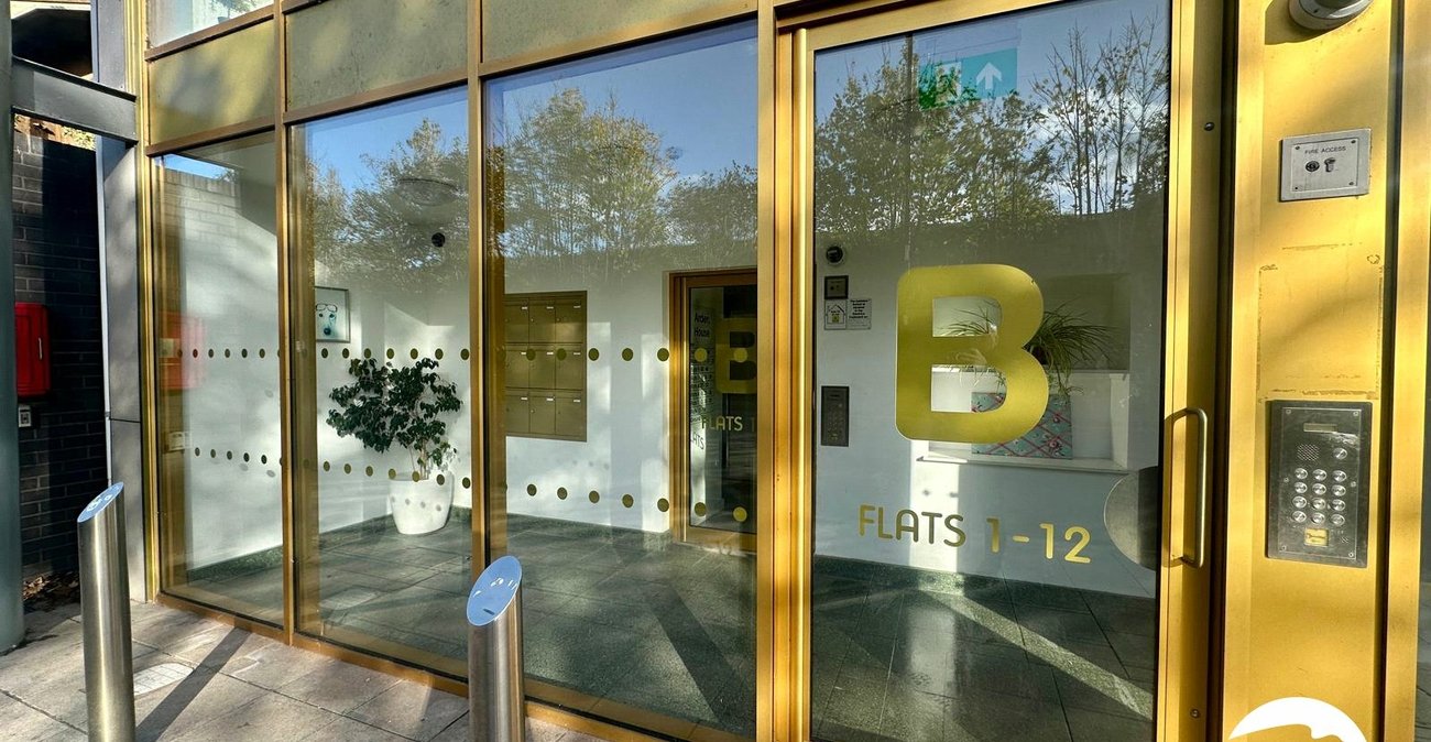 2 bedroom property for sale in London | Robinson Jackson