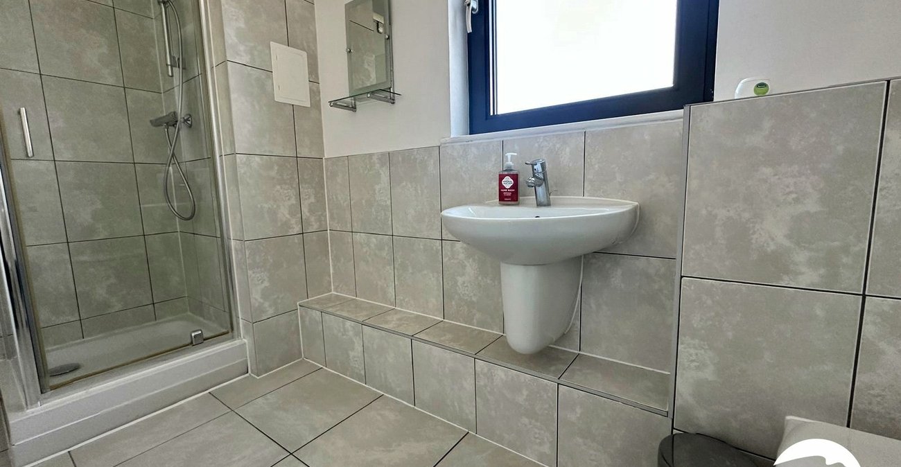 2 bedroom property for sale in London | Robinson Jackson