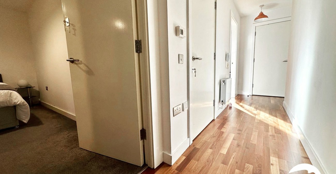 2 bedroom property for sale in London | Robinson Jackson