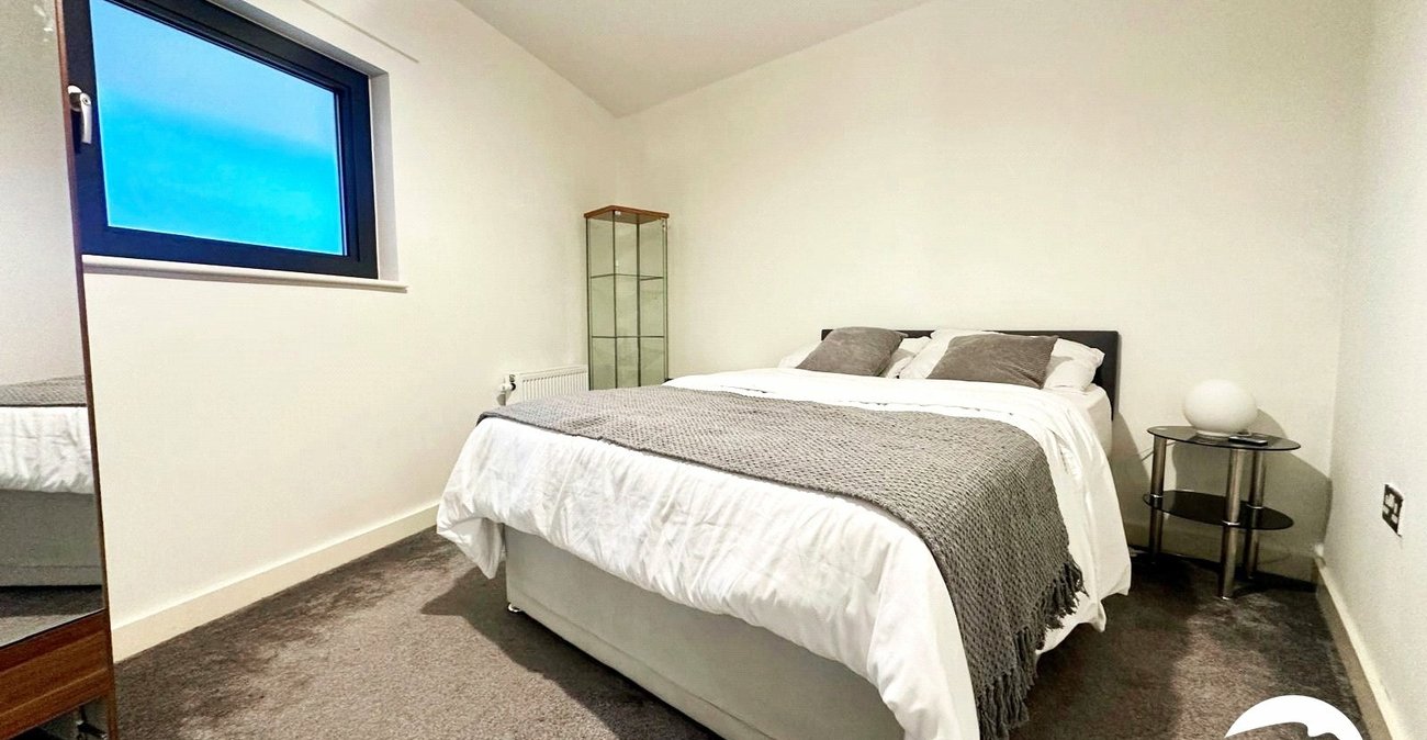 2 bedroom property for sale in London | Robinson Jackson