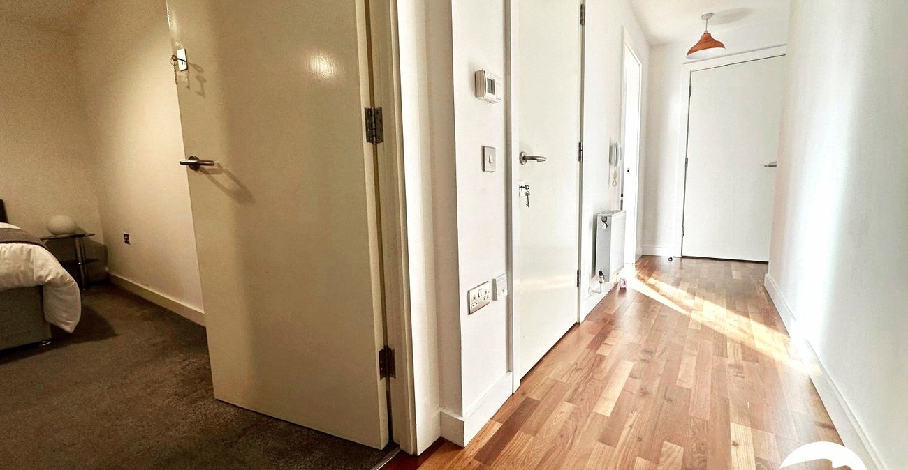 2 bedroom property for sale in London | Robinson Jackson