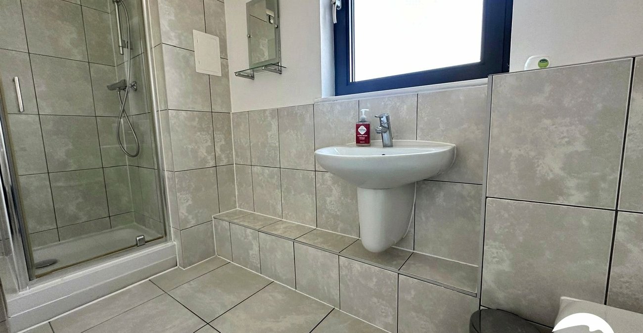 2 bedroom property for sale in London | Robinson Jackson