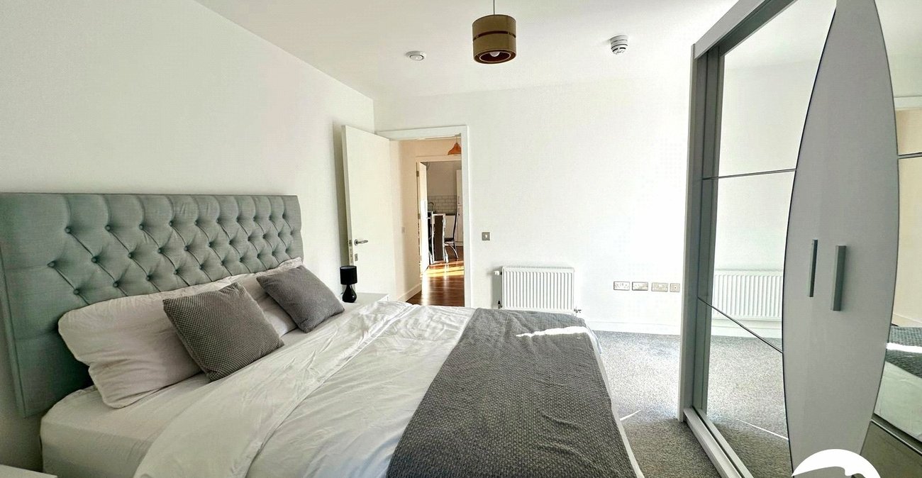 2 bedroom property for sale in London | Robinson Jackson