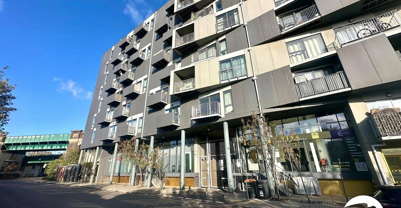 2 bedroom property for sale in London | Robinson Jackson