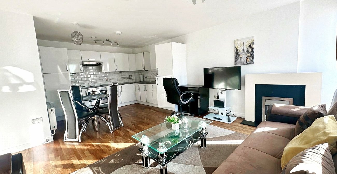 2 bedroom property for sale in London | Robinson Jackson