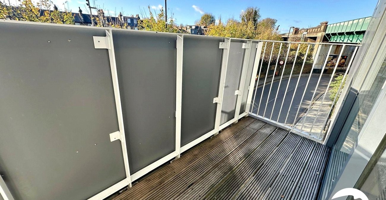 2 bedroom property for sale in London | Robinson Jackson