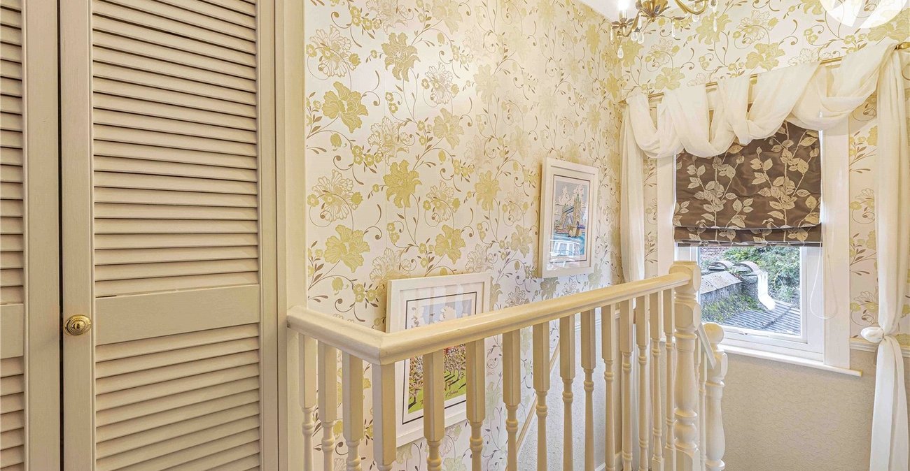 2 bedroom house for sale in Plumstead Common | Robinson Jackson