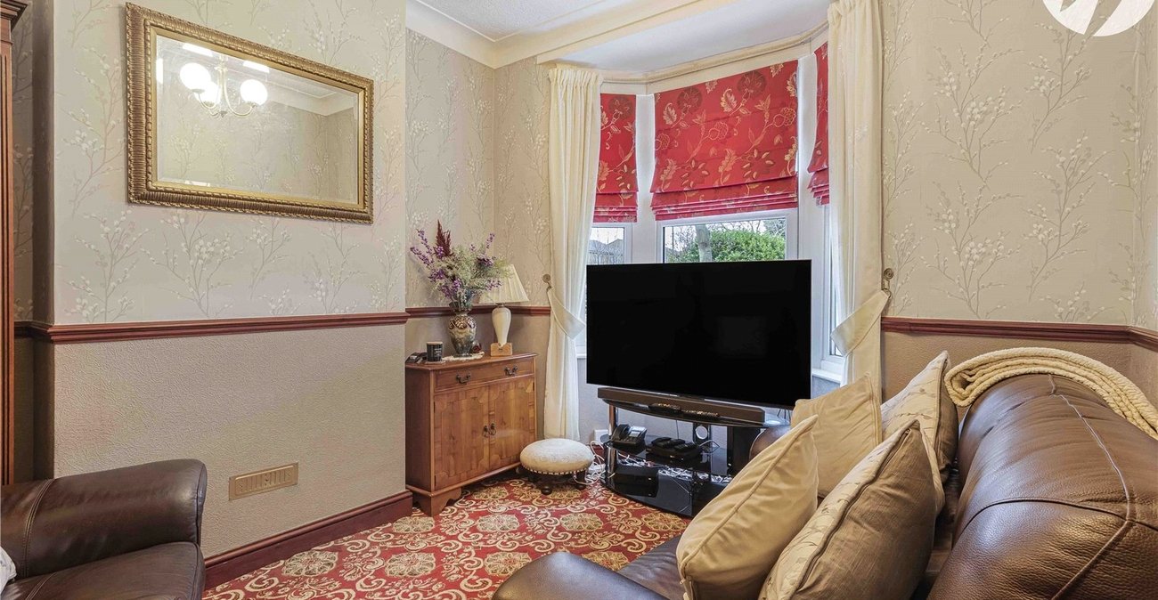 2 bedroom house for sale in Plumstead Common | Robinson Jackson