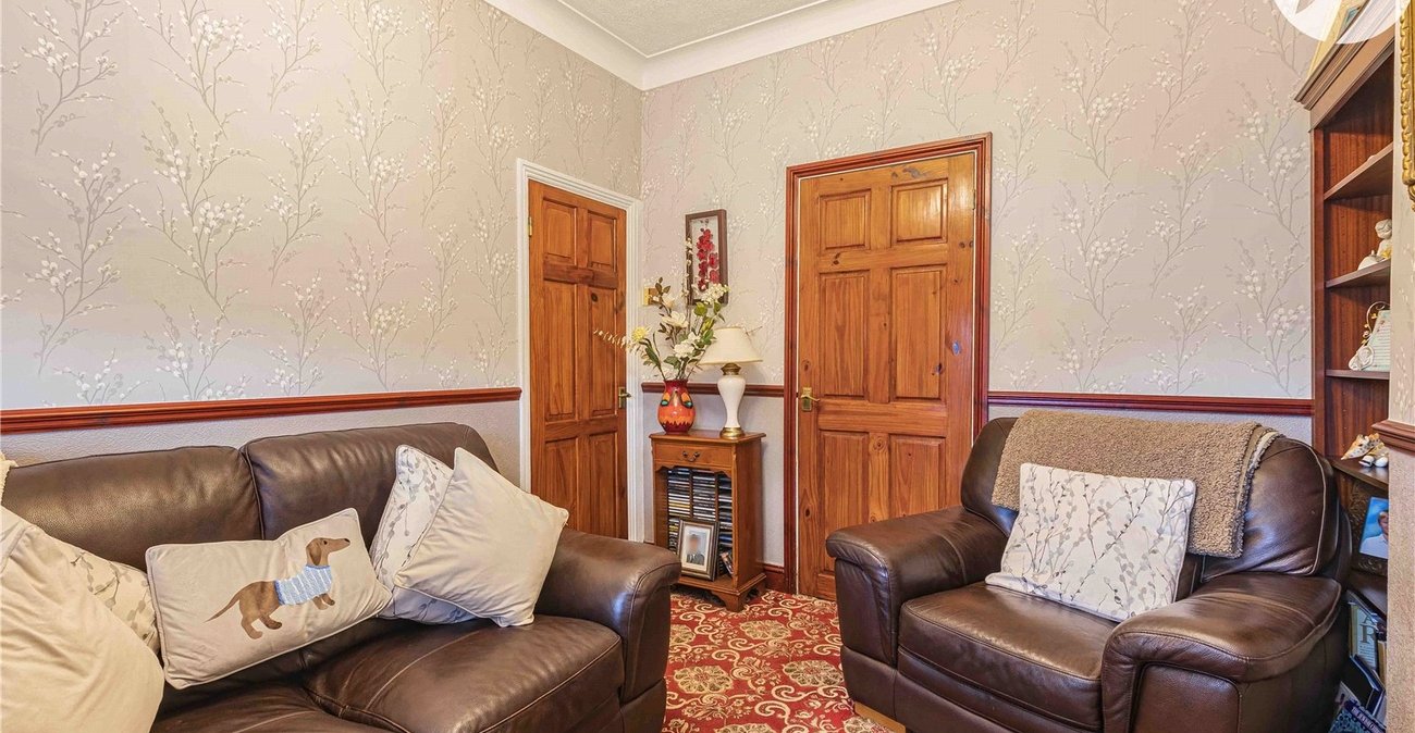 2 bedroom house for sale in Plumstead Common | Robinson Jackson