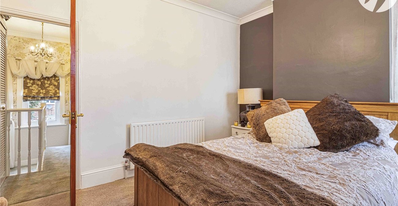 2 bedroom house for sale in Plumstead Common | Robinson Jackson