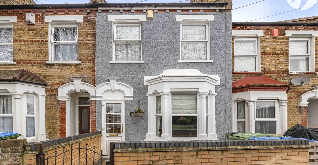 2 bedroom house for sale in Plumstead Common | Robinson Jackson