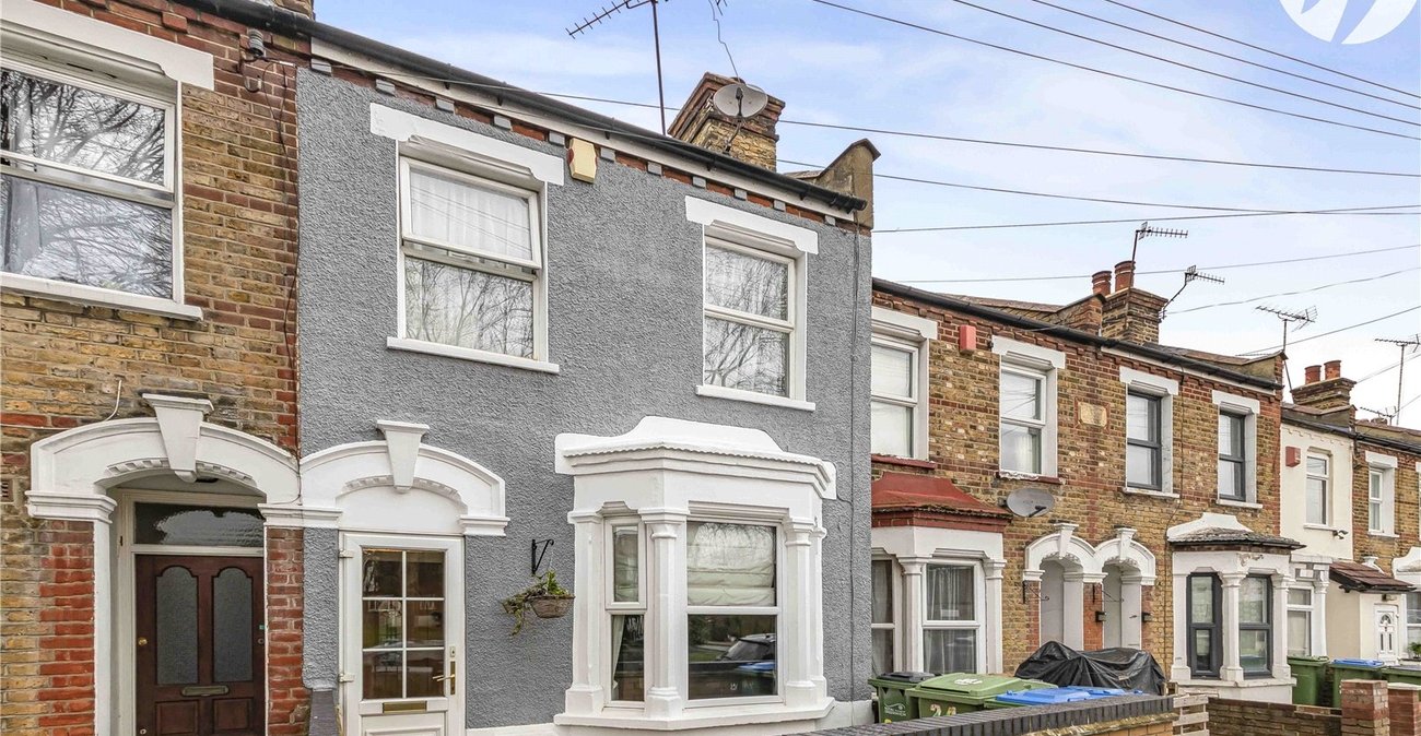 2 bedroom house for sale in Plumstead Common | Robinson Jackson