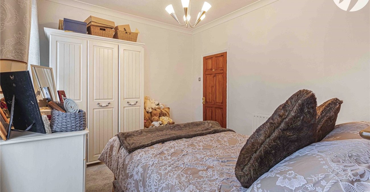 2 bedroom house for sale in Plumstead Common | Robinson Jackson