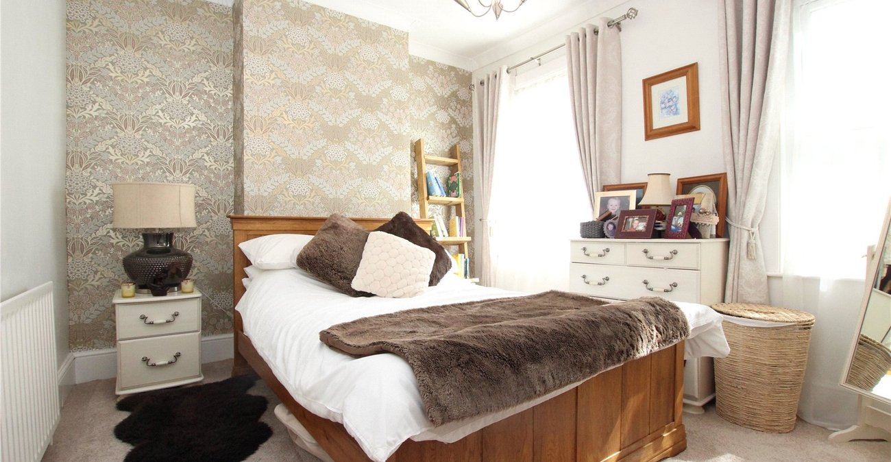 2 bedroom house for sale in Plumstead Common | Robinson Jackson