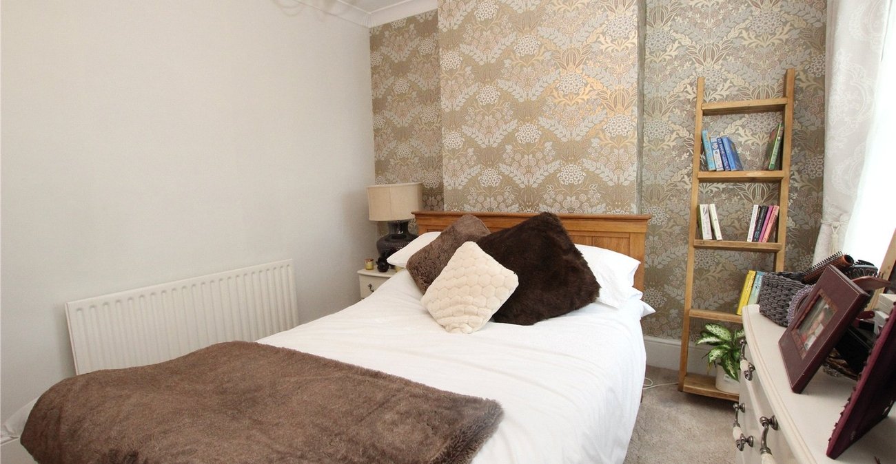 2 bedroom house for sale in Plumstead Common | Robinson Jackson