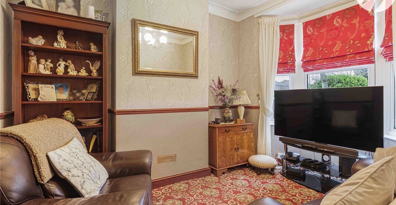 2 bedroom house for sale in Plumstead Common | Robinson Jackson