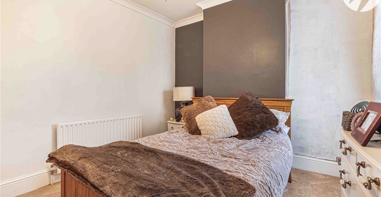 2 bedroom house for sale in Plumstead Common | Robinson Jackson