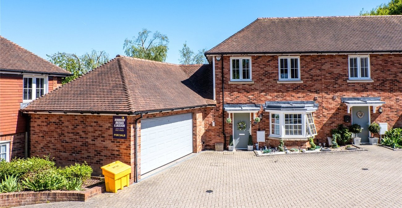 4 bedroom house for sale in Lenham | Robinson Michael & Jackson