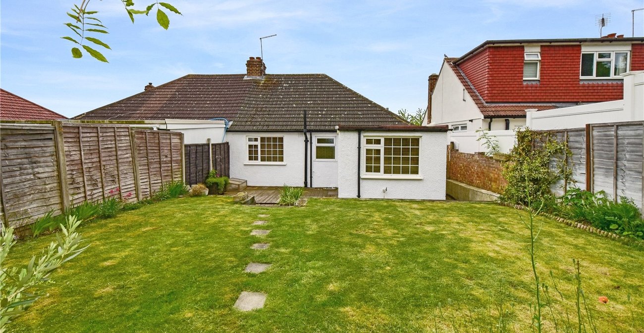 2 bedroom bungalow for sale in Hextable | Robinson Jackson