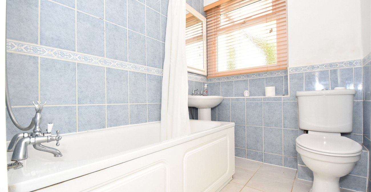 2 bedroom bungalow for sale in Hextable | Robinson Jackson