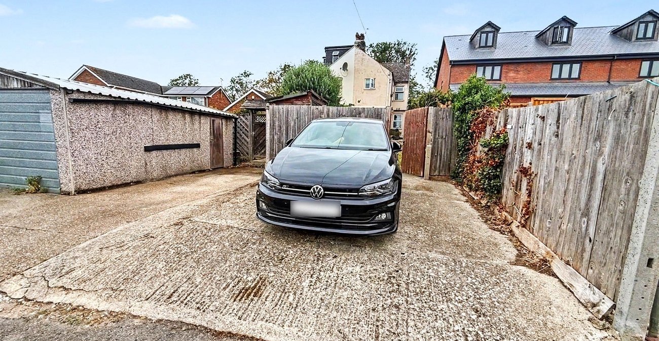 3 bedroom house for sale in Hextable | Robinson Jackson