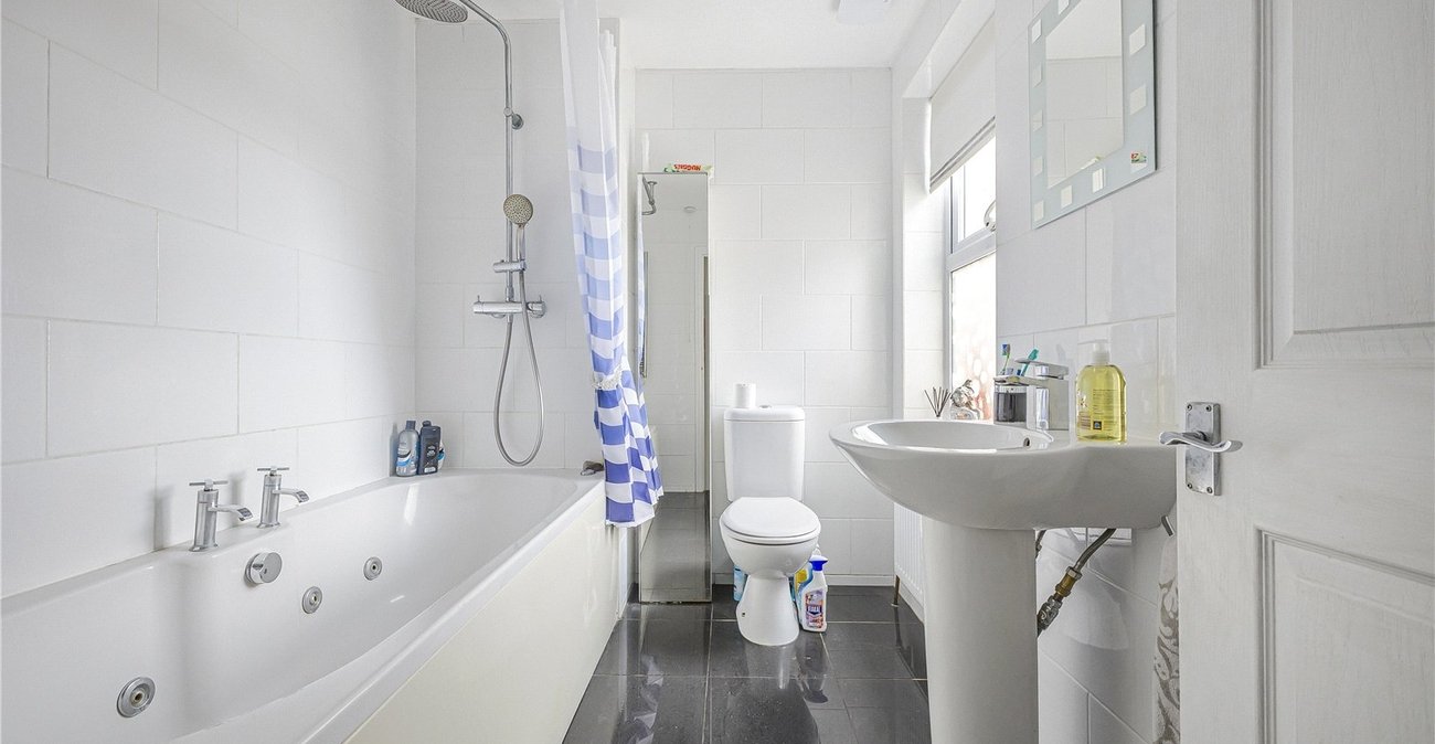 3 bedroom house for sale in Hextable | Robinson Jackson