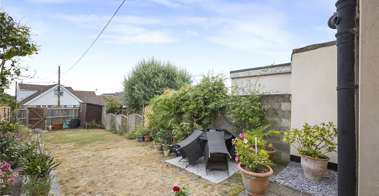 3 bedroom house for sale in Hextable | Robinson Jackson