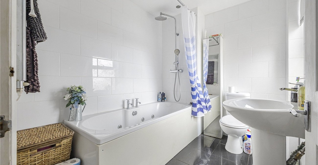 3 bedroom house for sale in Hextable | Robinson Jackson